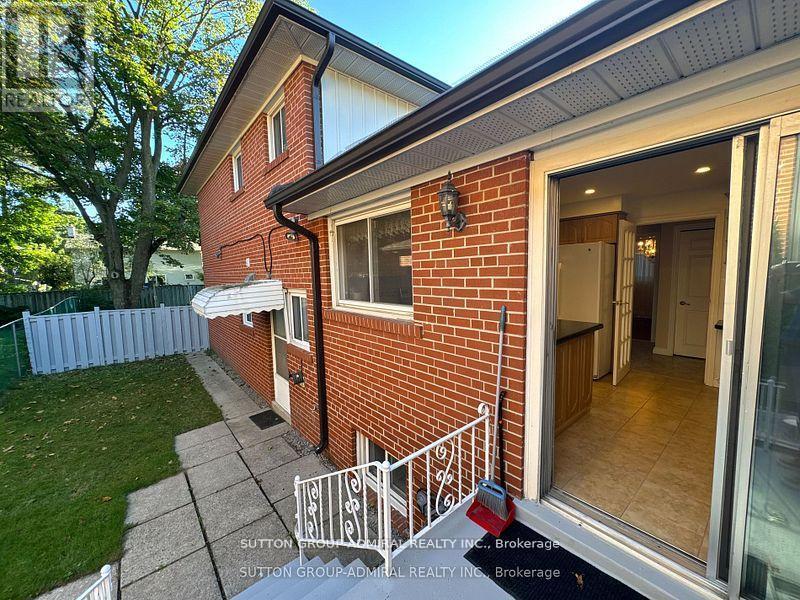 53 Bestview Drive, Toronto, Ontario M2M 2X8 - Photo 12 - C12504534