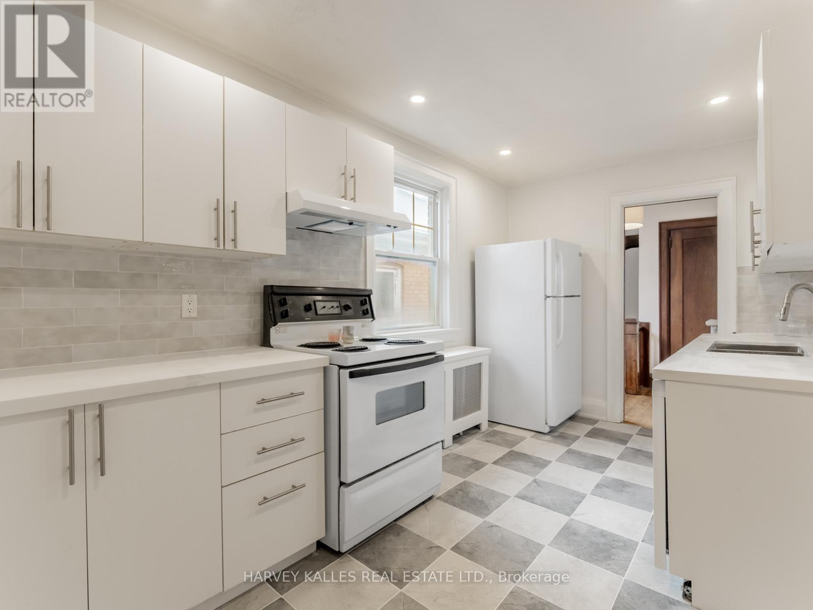 2nd Floor - 39 Standish Avenue, Toronto, Ontario M4W 3B2 - Photo 14 - C12630046