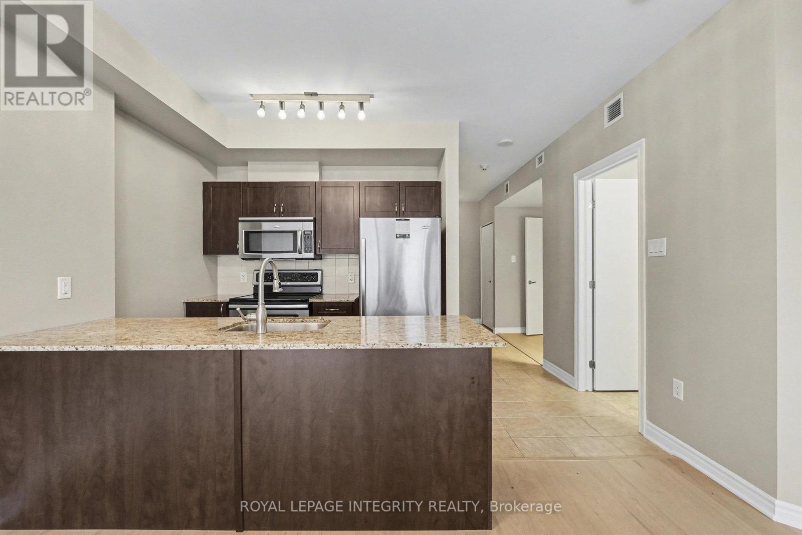 205 - 70 Landry Street, Ottawa, Ontario  K1L 0A8 - Photo 6 - X12630522