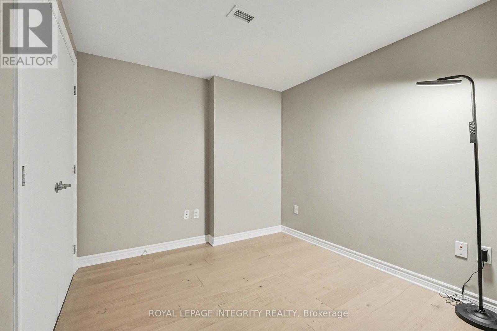 205 - 70 Landry Street, Ottawa, Ontario K1L 0A8 - Photo 3 - X12630530