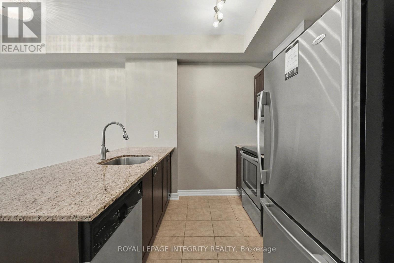 205 - 70 Landry Street, Ottawa, Ontario K1L 0A8 - Photo 7 - X12630530