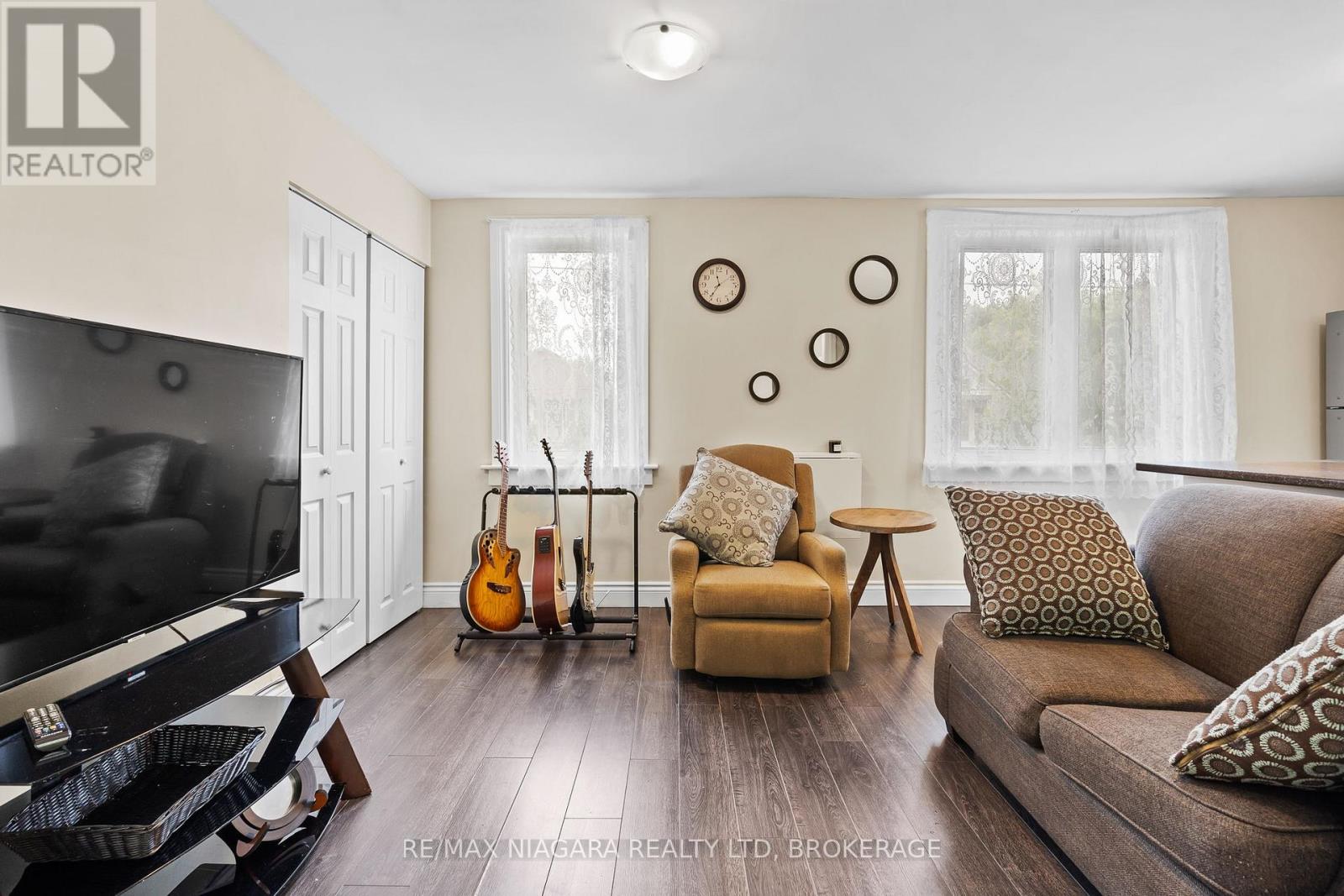 Upper - 47 Chaplin Avenue, St. Catharines, Ontario  L2R 2E4 - Photo 2 - X12630430