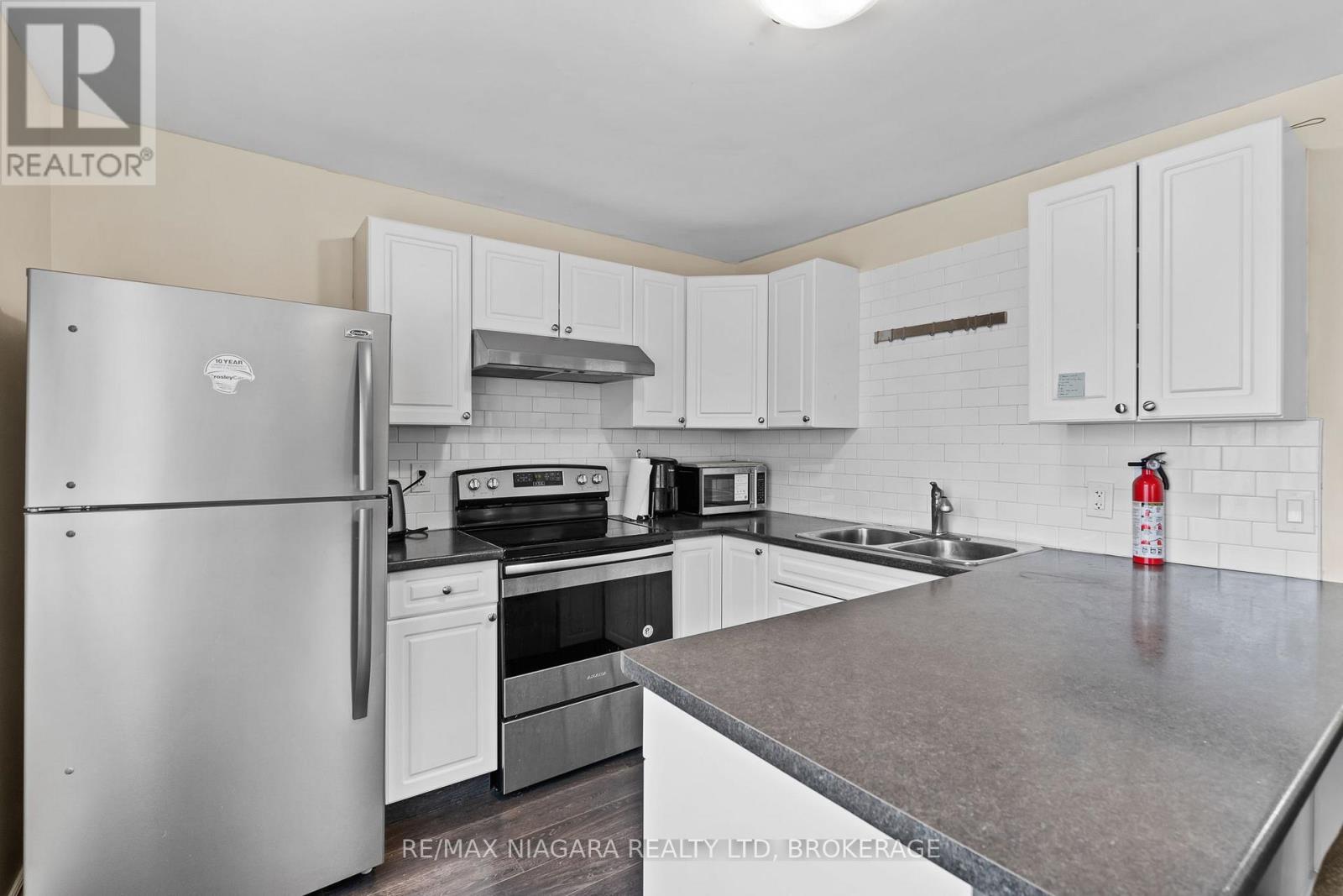 Upper - 47 Chaplin Avenue, St. Catharines, Ontario  L2R 2E4 - Photo 4 - X12630430