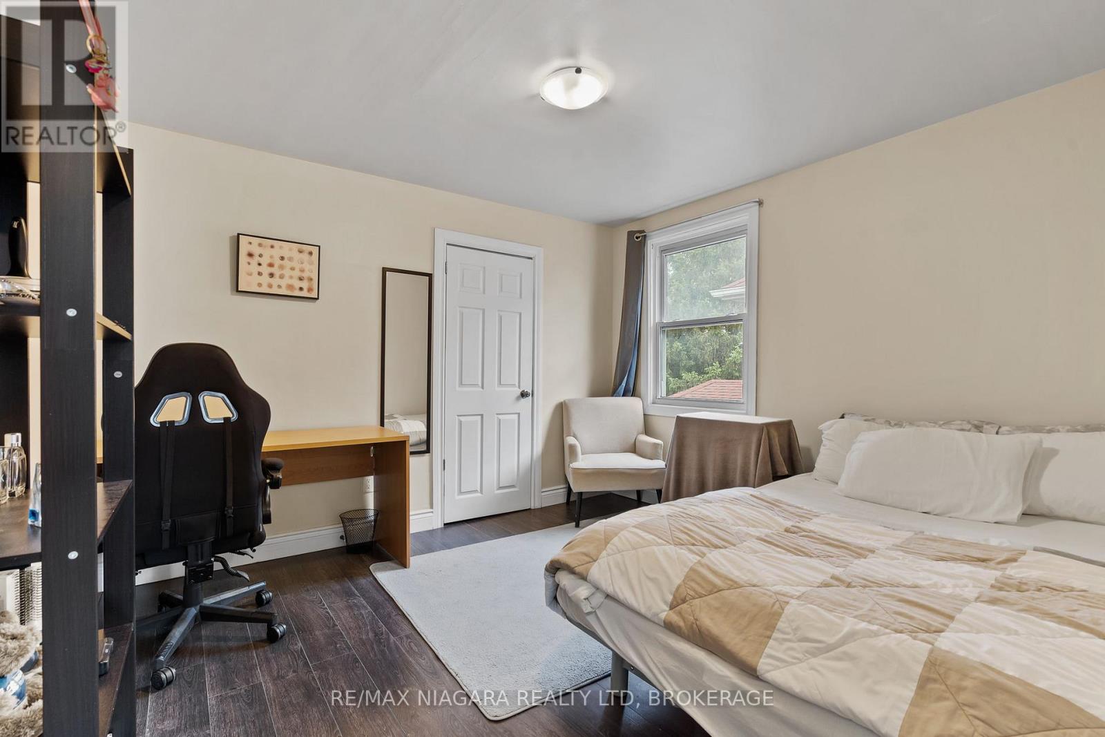 Upper - 47 Chaplin Avenue, St. Catharines, Ontario  L2R 2E4 - Photo 5 - X12630430