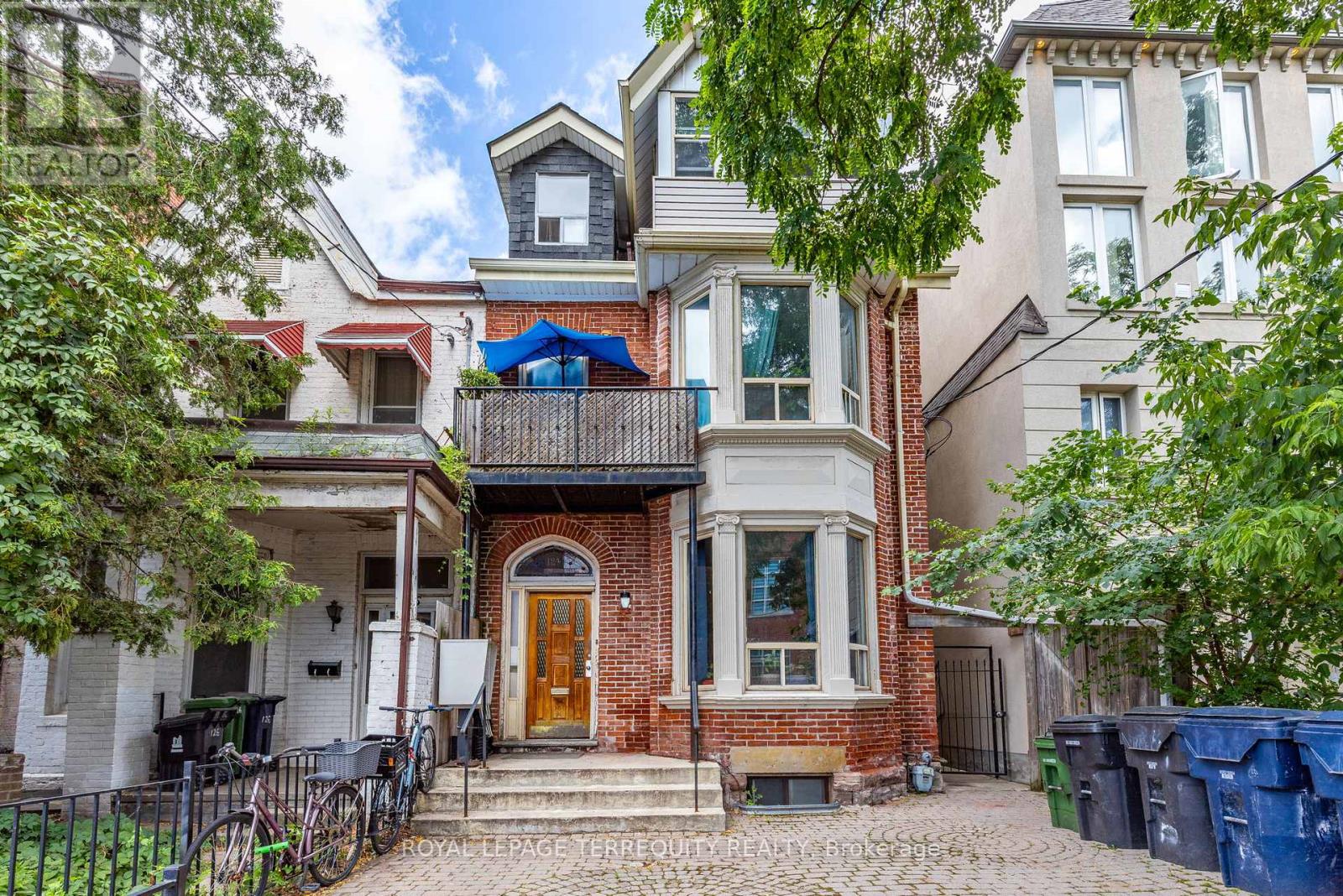 102 - 124 BALDWIN STREET, Toronto, Ontario