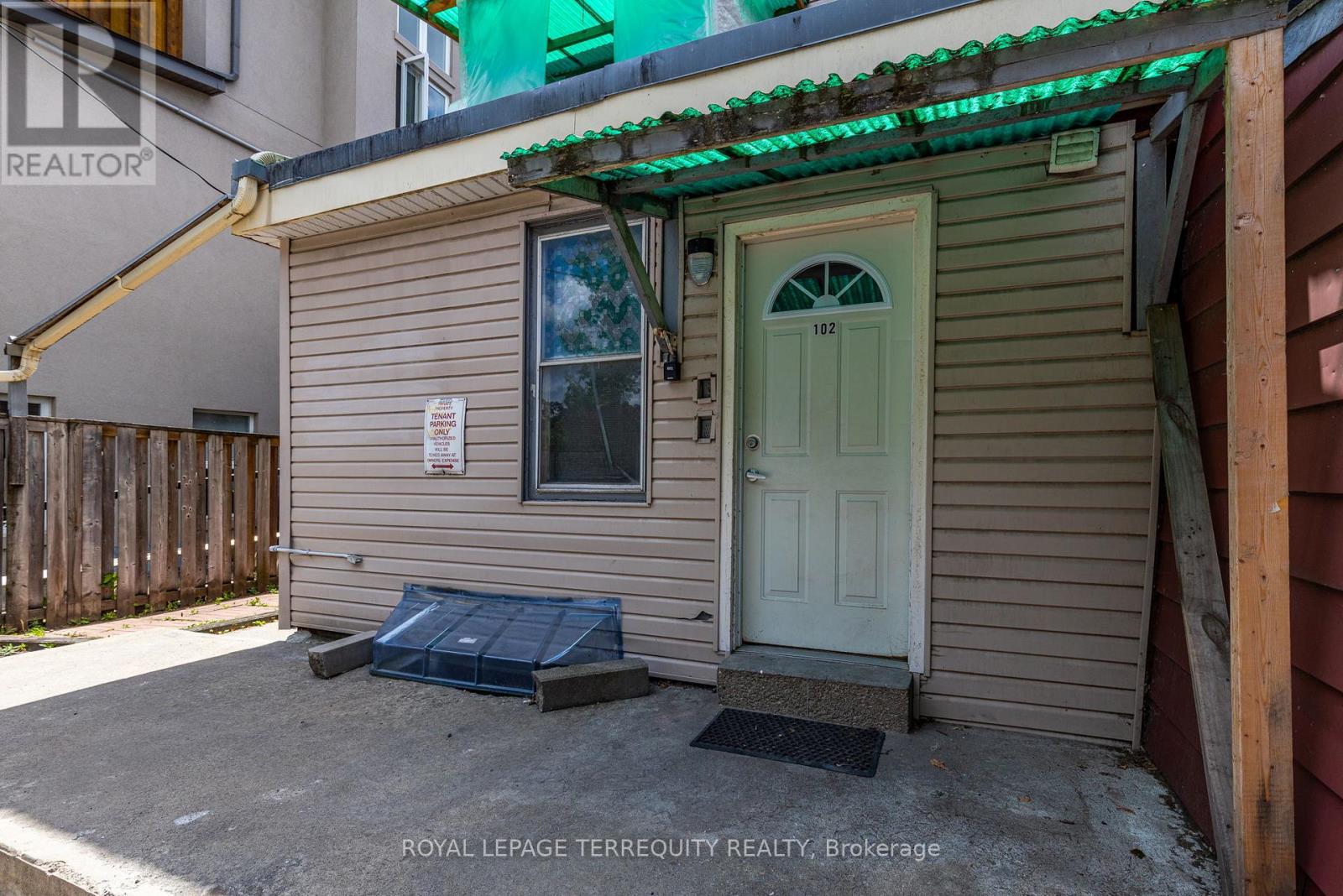 102 - 124 Baldwin Street, Toronto (Kensington-Chinatown), Ontario  M5T 1L6 - Photo 2 - C12630436