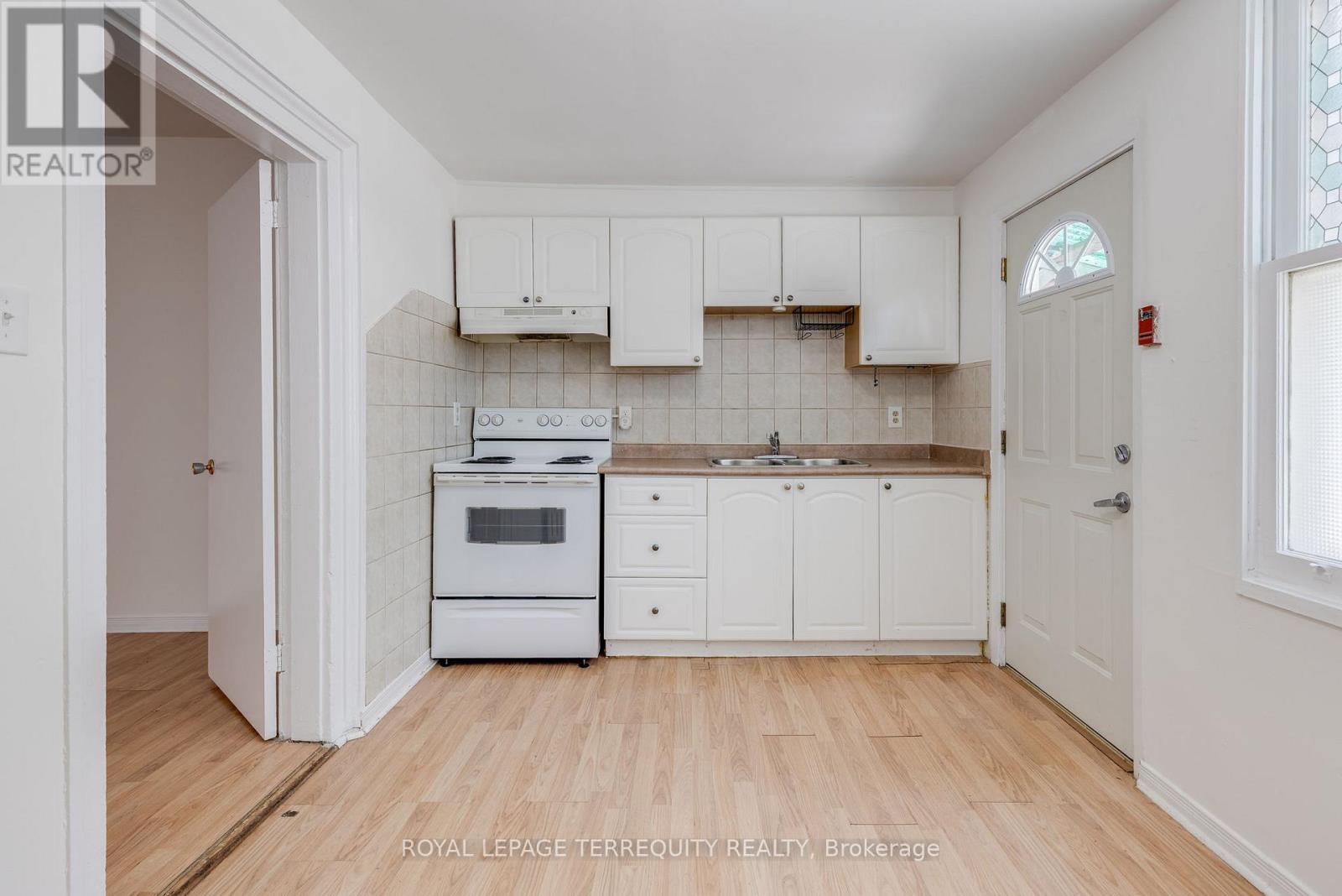 102 - 124 Baldwin Street, Toronto (Kensington-Chinatown), Ontario  M5T 1L6 - Photo 3 - C12630436