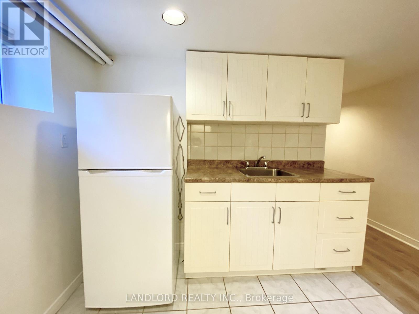 Bsmt - 2 Chicora Avenue, Toronto, Ontario  M5R 1T6 - Photo 5 - C12630480