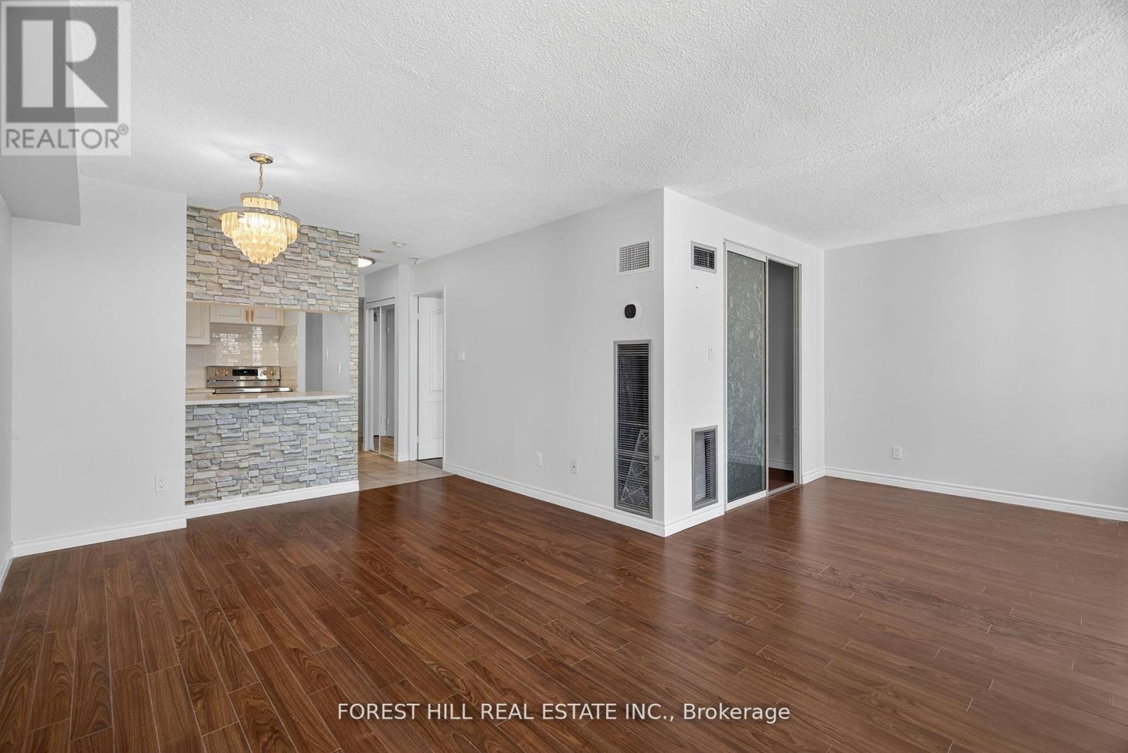 2322 - 633 Bay Street, Toronto, Ontario  M5G 2G4 - Photo 6 - C12630548