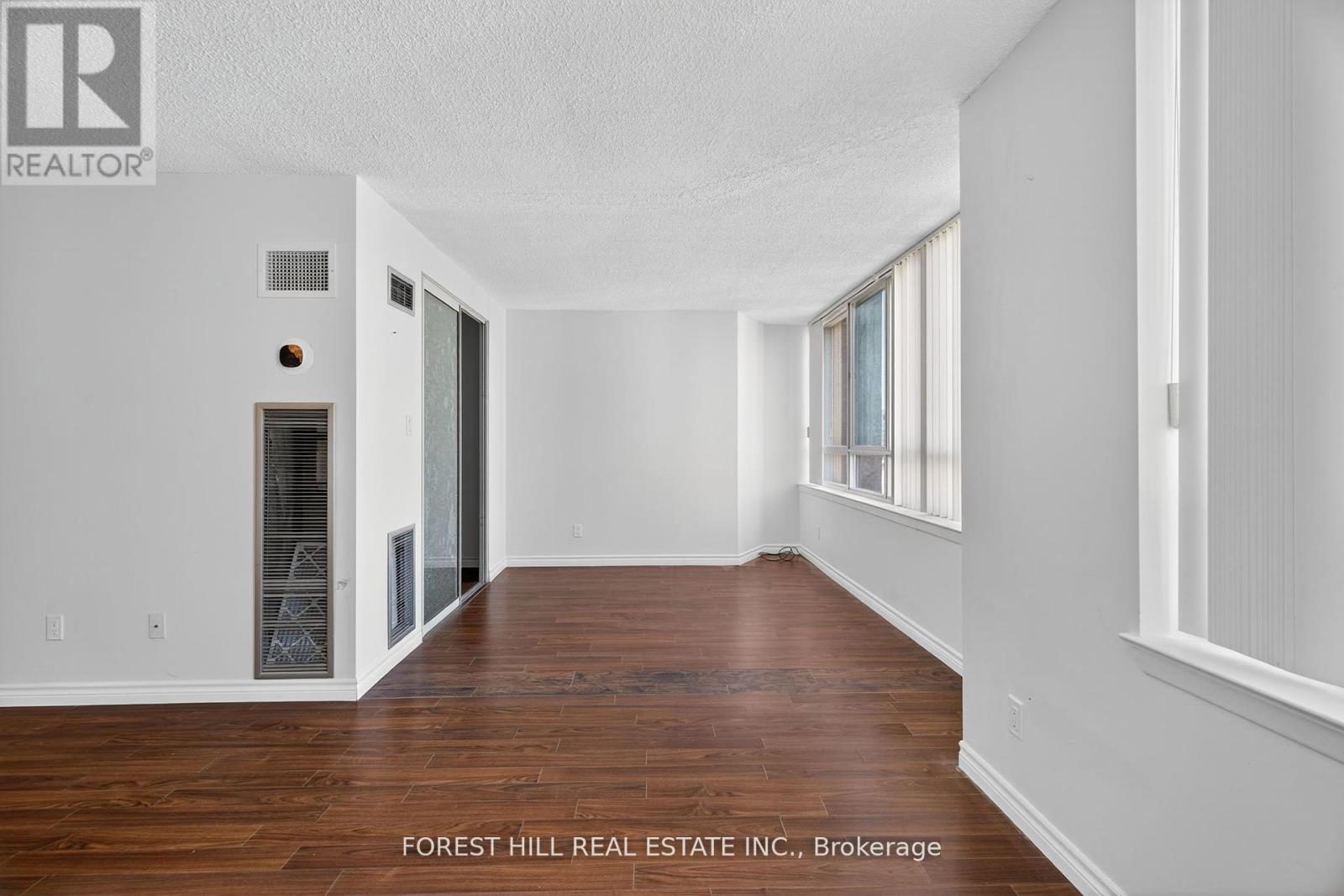 2322 - 633 Bay Street, Toronto, Ontario  M5G 2G4 - Photo 8 - C12630548