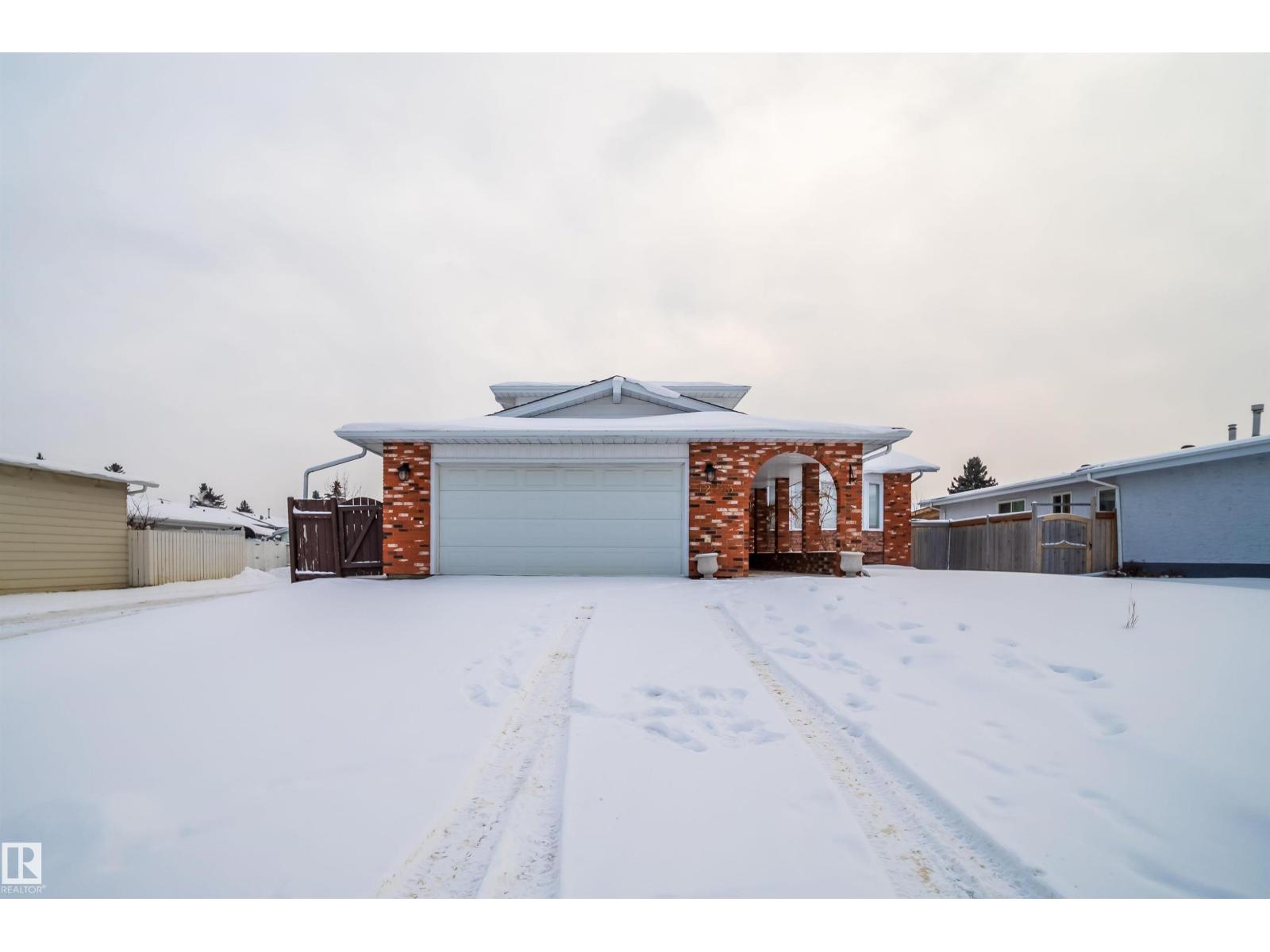 12203 158 Av Nw Nw, Edmonton, Alberta  T5X 2X9 - Photo 2 - E4467819