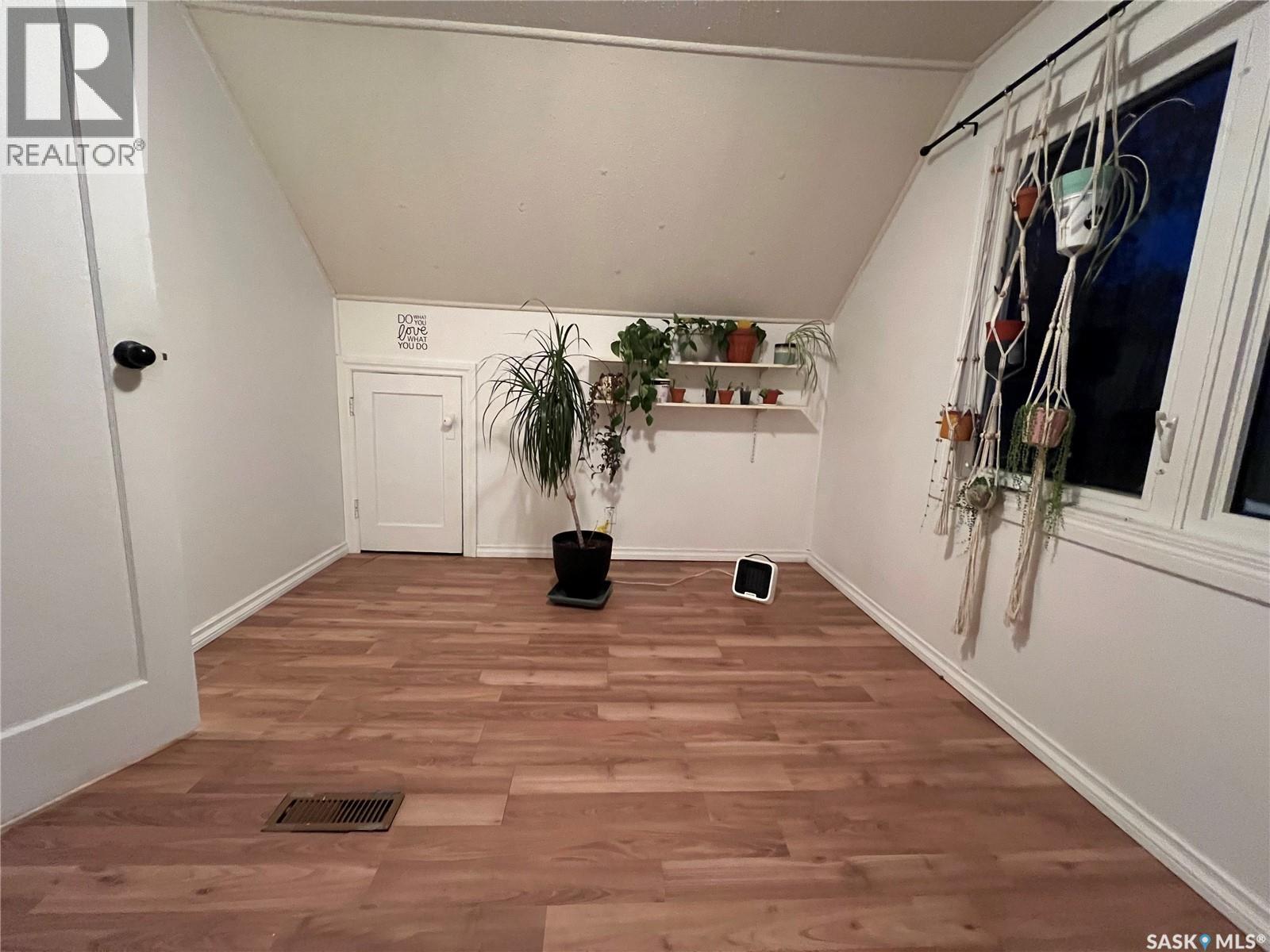 375 7th Avenue Nw, Swift Current, Saskatchewan  S9H 0Z1 - Photo 17 - SK025554