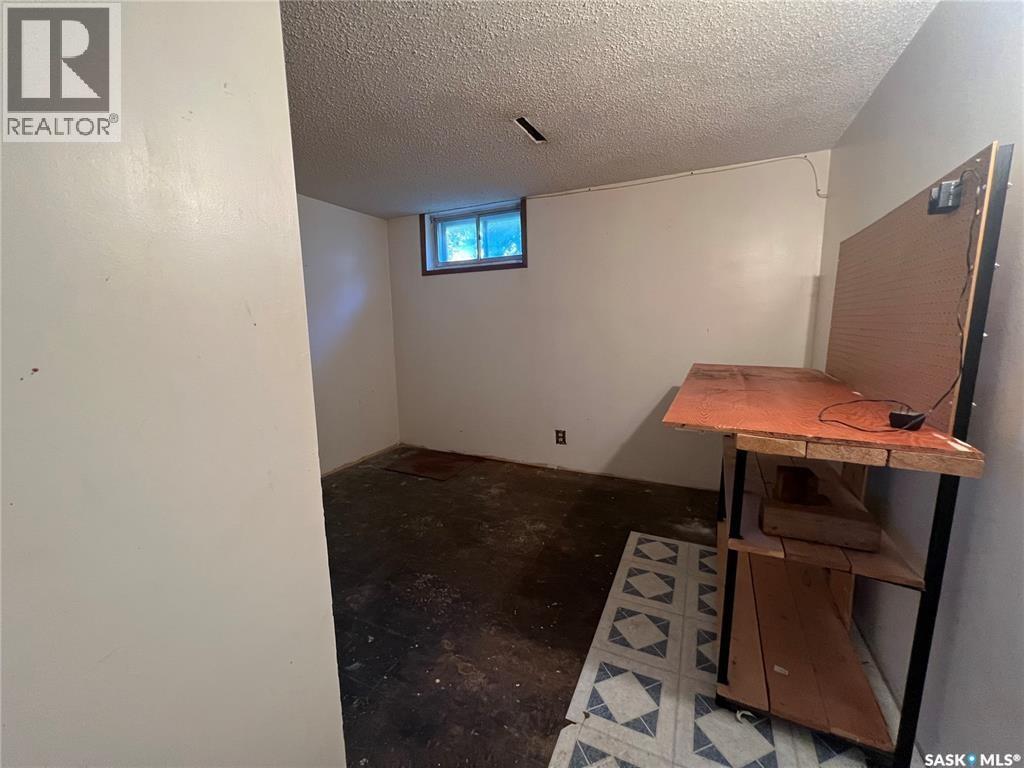 375 7th Avenue Nw, Swift Current, Saskatchewan  S9H 0Z1 - Photo 26 - SK025554