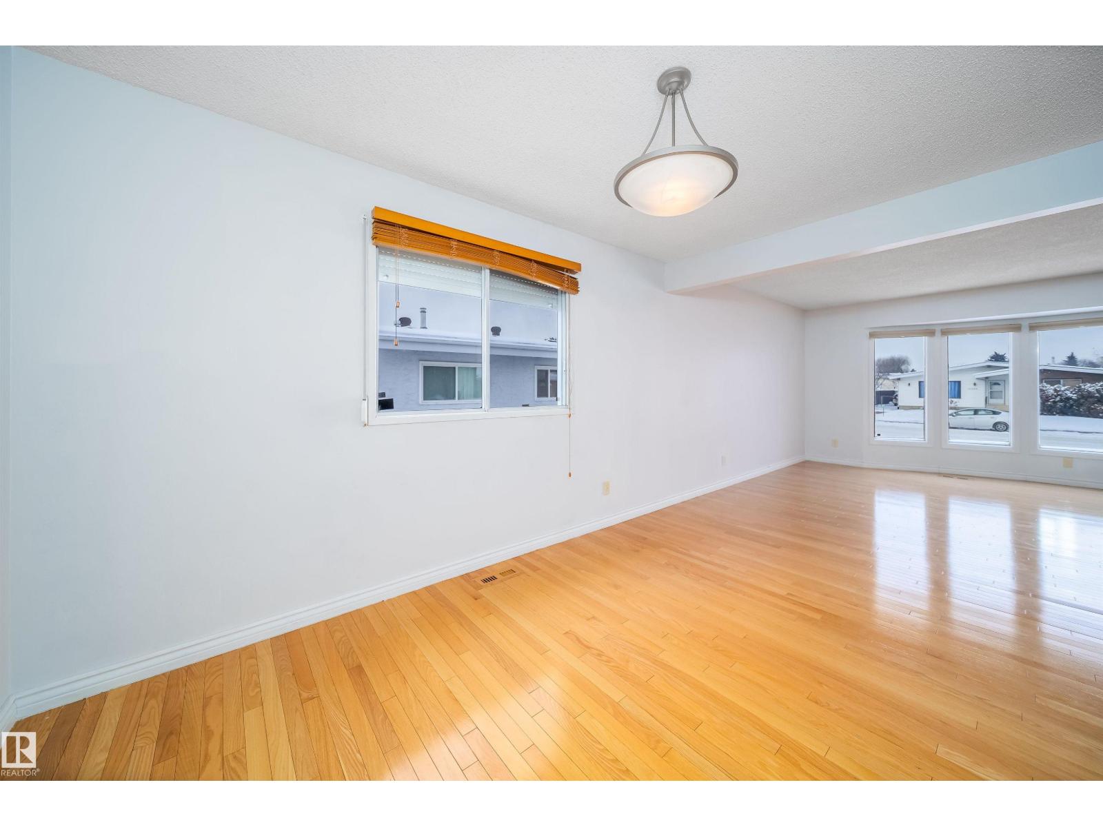 12203 158 Av Nw Nw, Edmonton, Alberta  T5X 2X9 - Photo 7 - E4467819