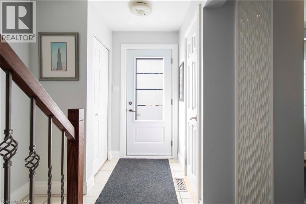 28 Glen Eden Court, Hamilton, Ontario  L9C 6H6 - Photo 4 - 40779249