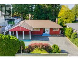 <div class="price">$1,879,000</div> 723 Handsworth Road, North Vancouver<br><div style="margin-bottom:8px;"><small>Macdonald Realty</small></div><div class='bed_bath'>4 Bed | 2 Bath</div>