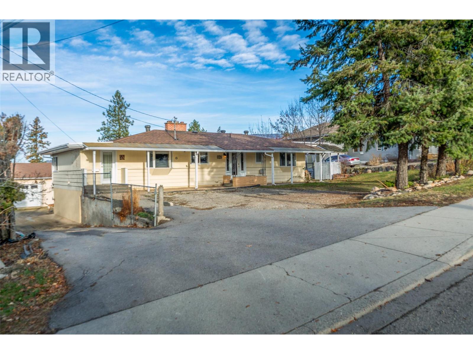 1805 39 Avenue, Vernon, British Columbia  V1T 3A6 - Photo 2 - 10369891