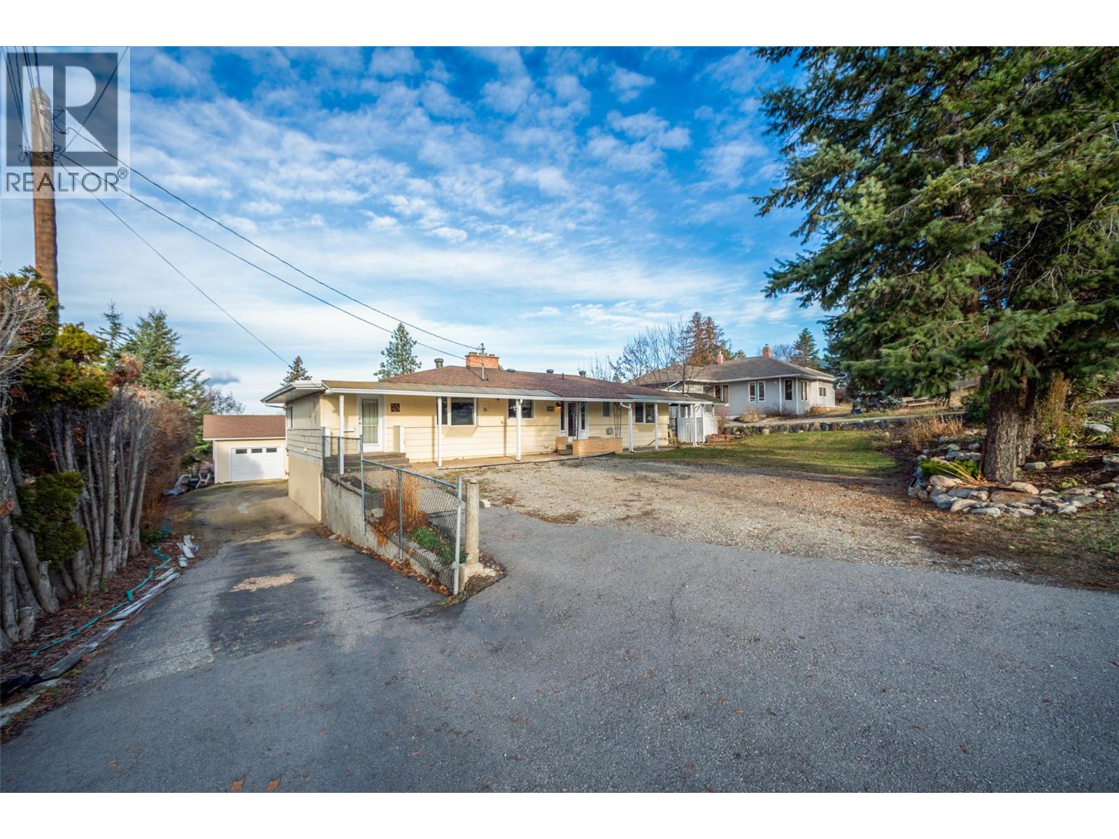 1805 39 Avenue, Vernon, British Columbia  V1T 3A6 - Photo 4 - 10369891