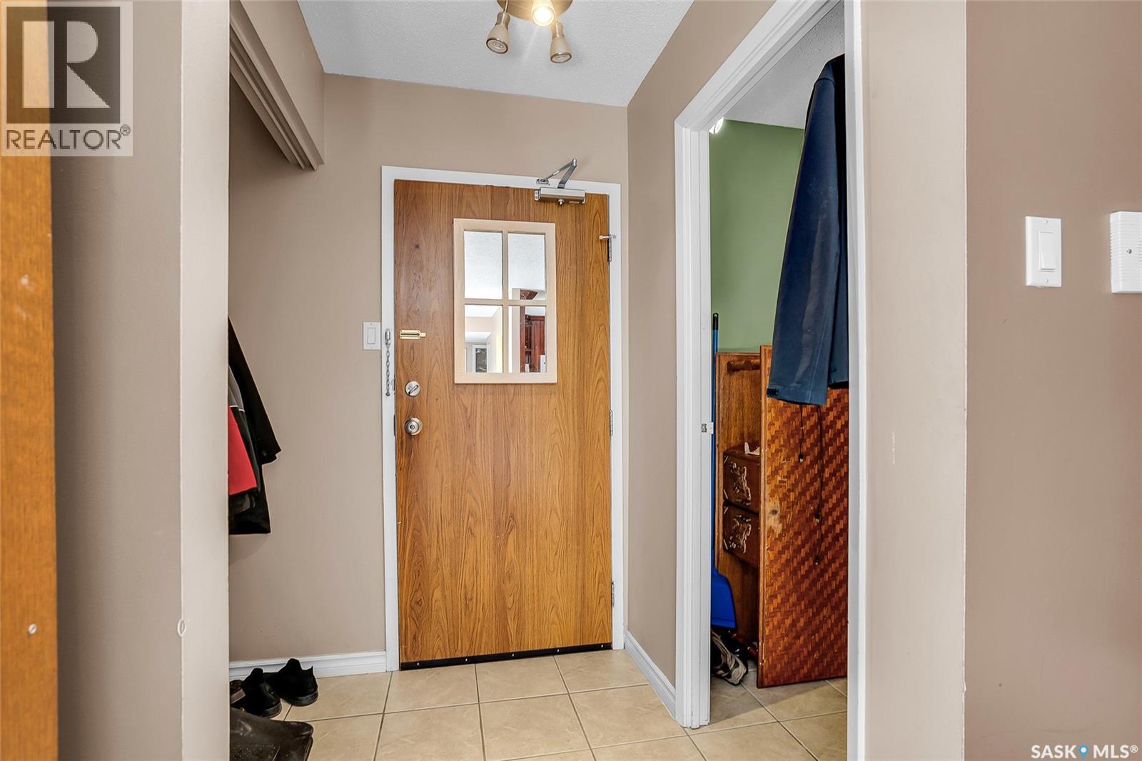 302 437 Pendygrasse Road, Saskatoon, Saskatchewan  S7M 5C1 - Photo 3 - SK025577