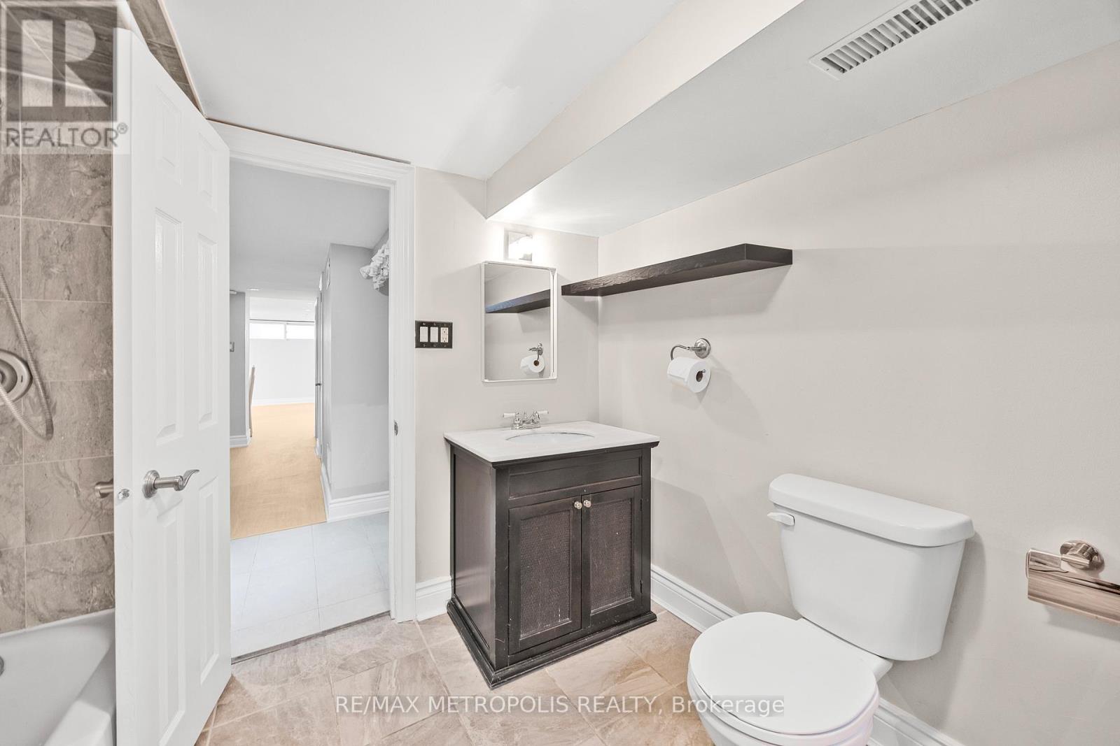 Basement - 228 Penn Avenue S, Newmarket (Bristol-London), Ontario  L3Y 2S5 - Photo 14 - N12630456