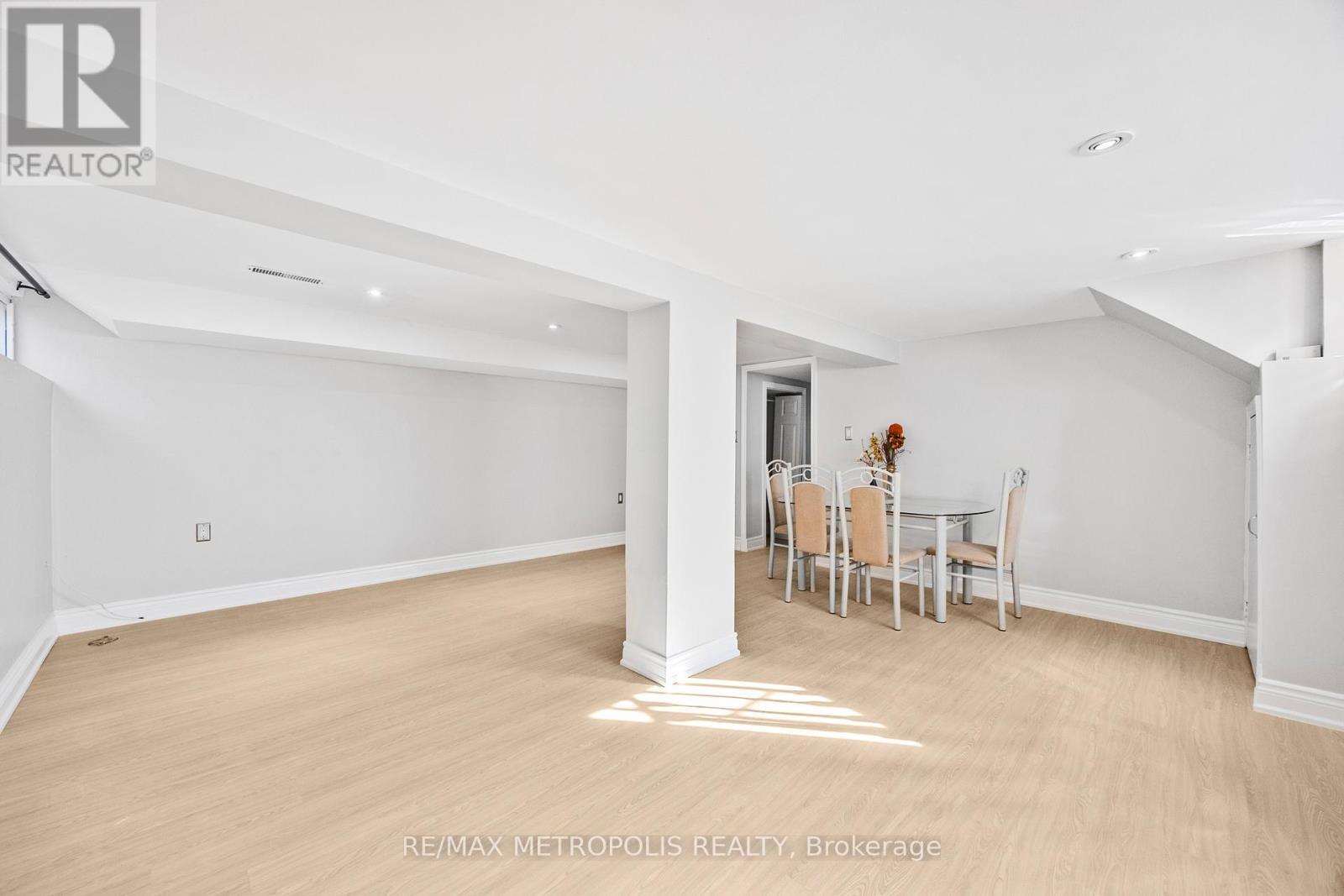 Basement - 228 Penn Avenue S, Newmarket (Bristol-London), Ontario  L3Y 2S5 - Photo 9 - N12630456