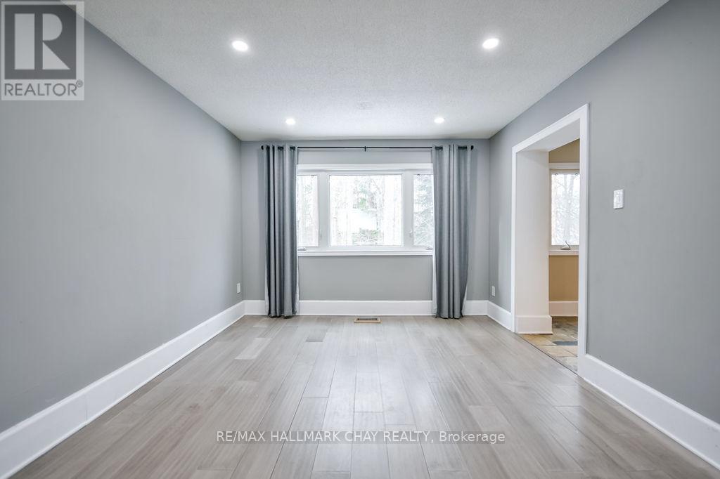 1 Pine Spring Road, Oro-Medonte (Horseshoe Valley), Ontario  L4M 4Y8 - Photo 12 - S12630492