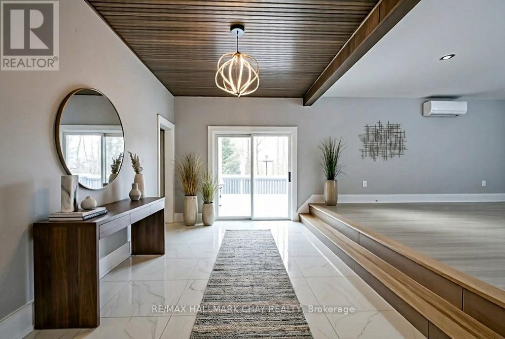 1 Pine Spring Road, Oro-Medonte (Horseshoe Valley), Ontario  L4M 4Y8 - Photo 4 - S12630492