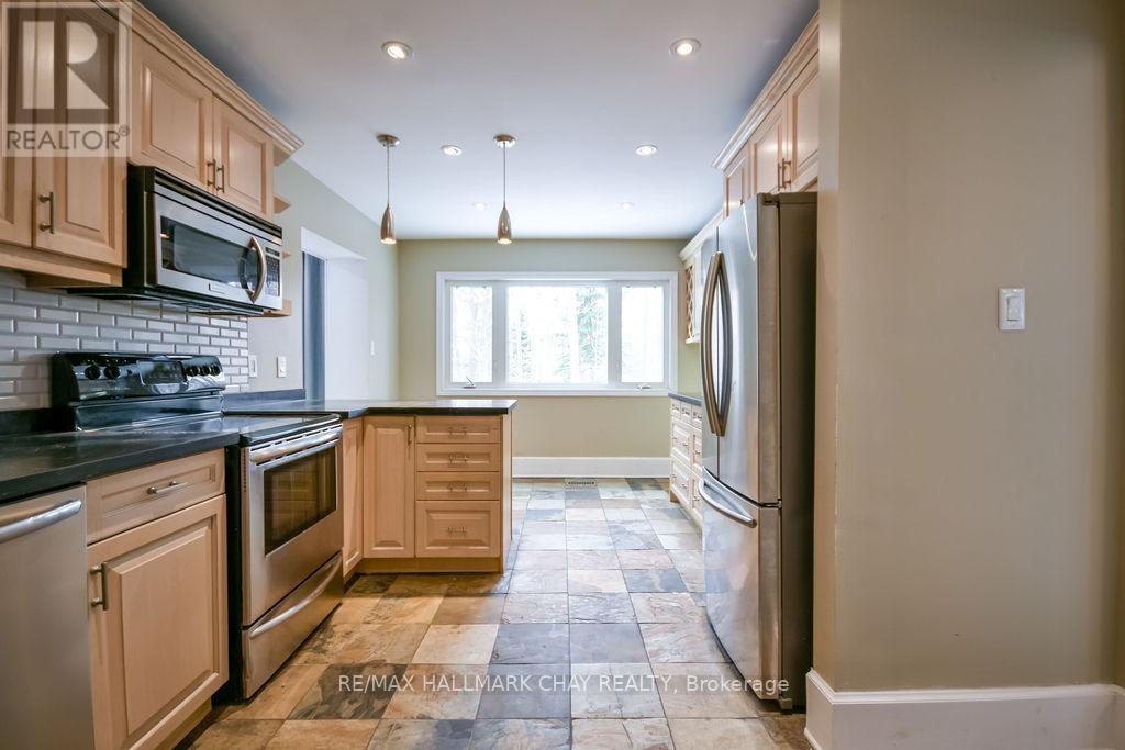 1 Pine Spring Road, Oro-Medonte (Horseshoe Valley), Ontario  L4M 4Y8 - Photo 8 - S12630492