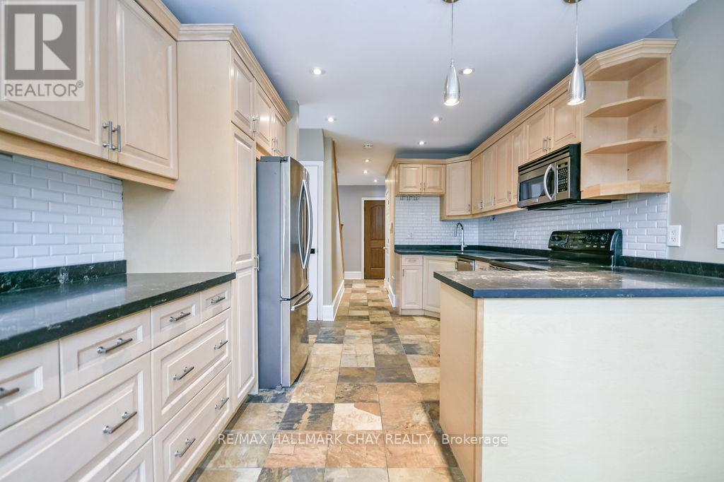 1 Pine Spring Road, Oro-Medonte (Horseshoe Valley), Ontario  L4M 4Y8 - Photo 9 - S12630492