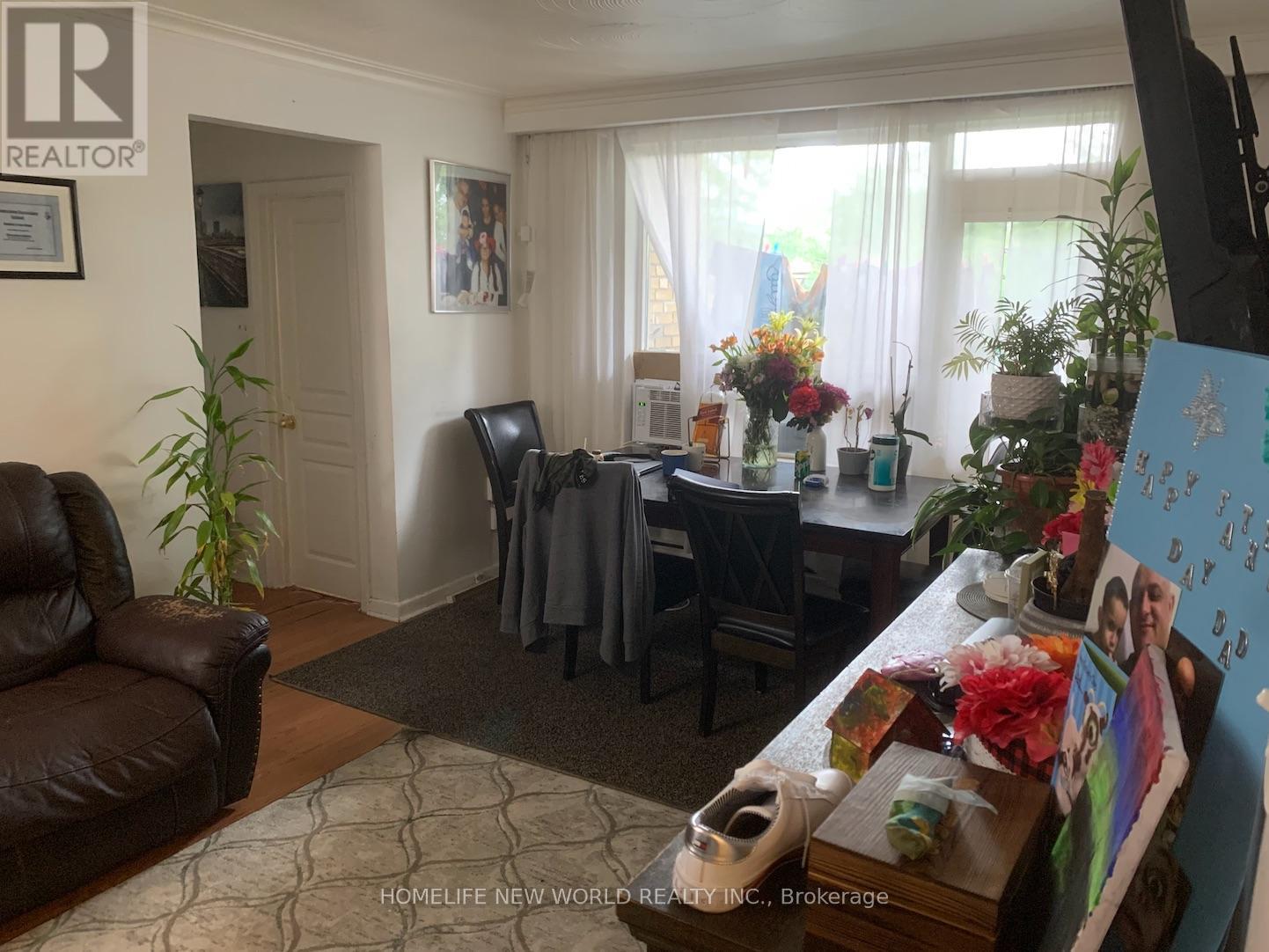 5 - 2900 Keele Street, Toronto, Ontario  M3M 0B8 - Photo 2 - W12630418