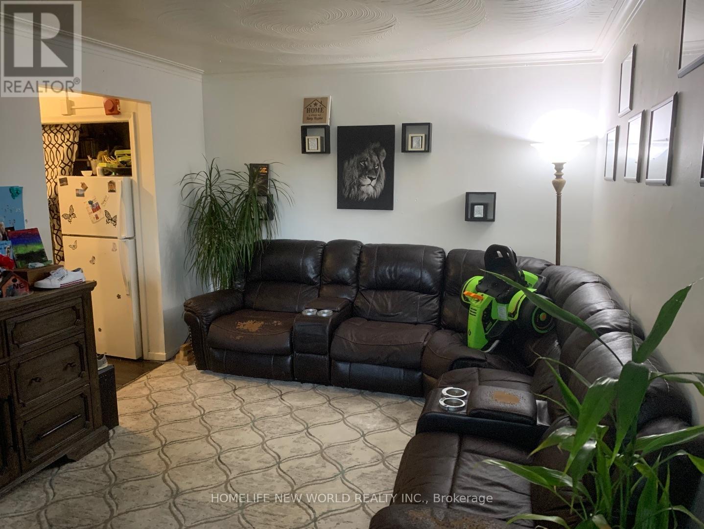 5 - 2900 Keele Street, Toronto, Ontario  M3M 0B8 - Photo 3 - W12630418