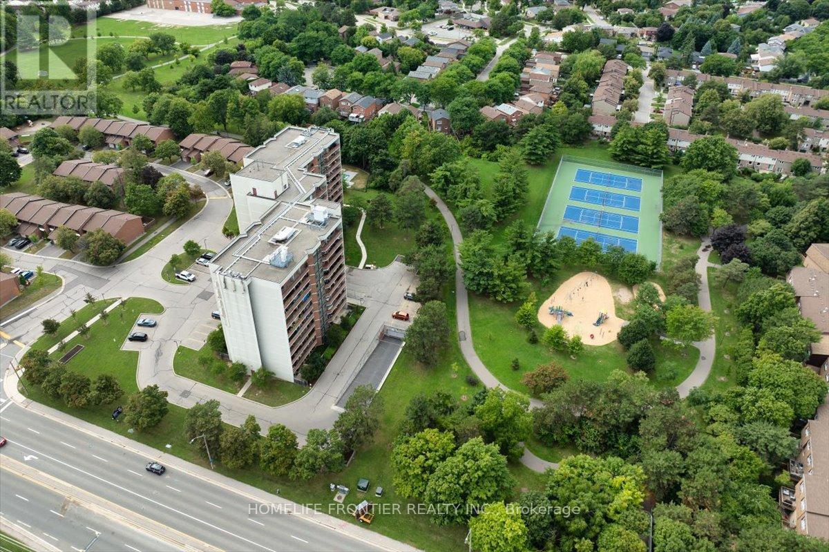 605 - 2301 Derry Road W, Mississauga, Ontario  L5N 2R4 - Photo 2 - W12630428