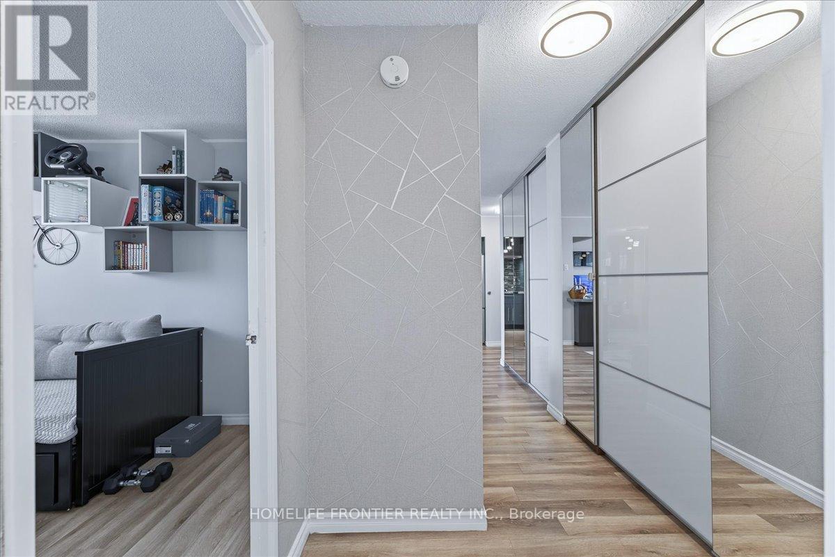 605 - 2301 Derry Road W, Mississauga, Ontario  L5N 2R4 - Photo 23 - W12630428