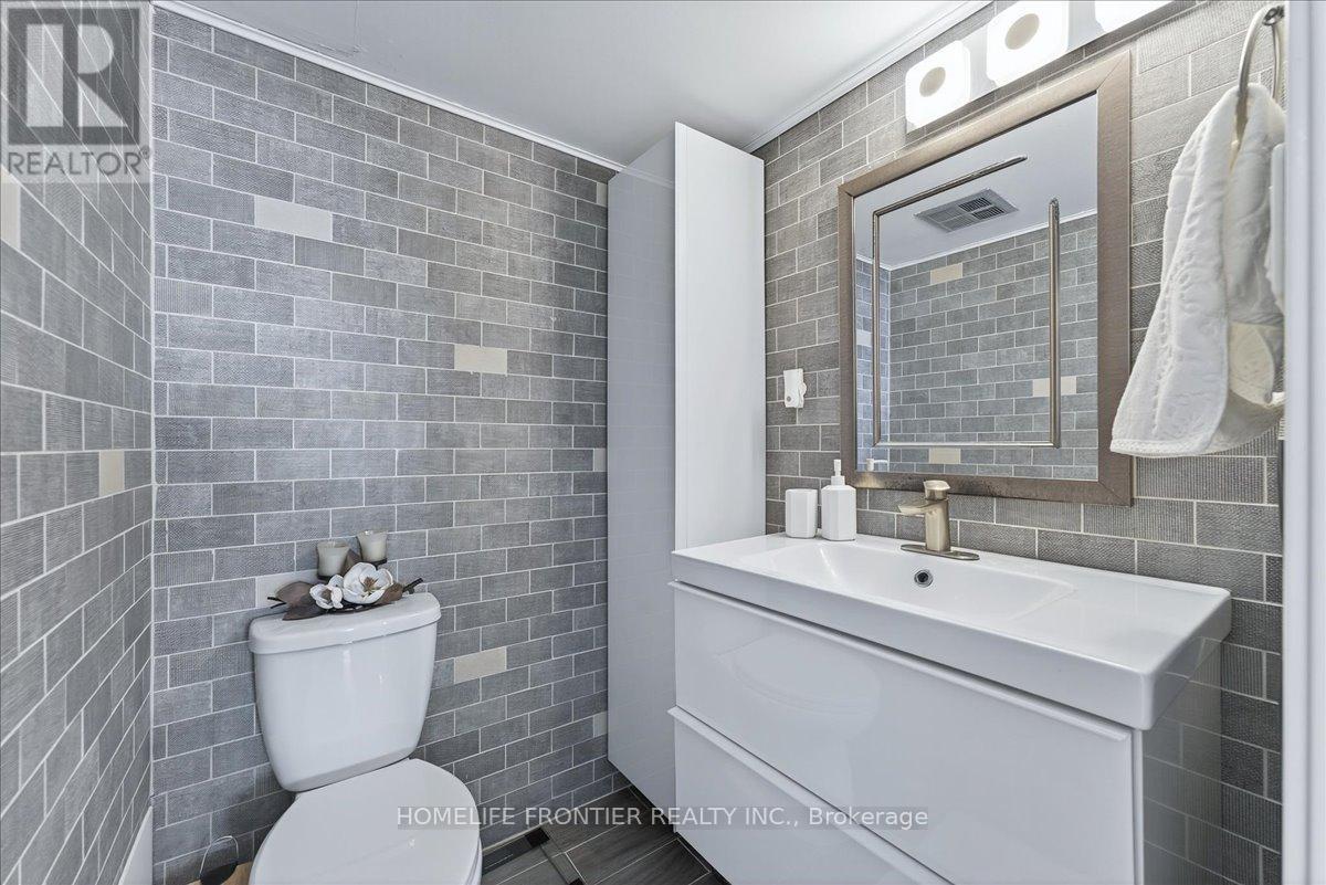 605 - 2301 Derry Road W, Mississauga, Ontario  L5N 2R4 - Photo 31 - W12630428