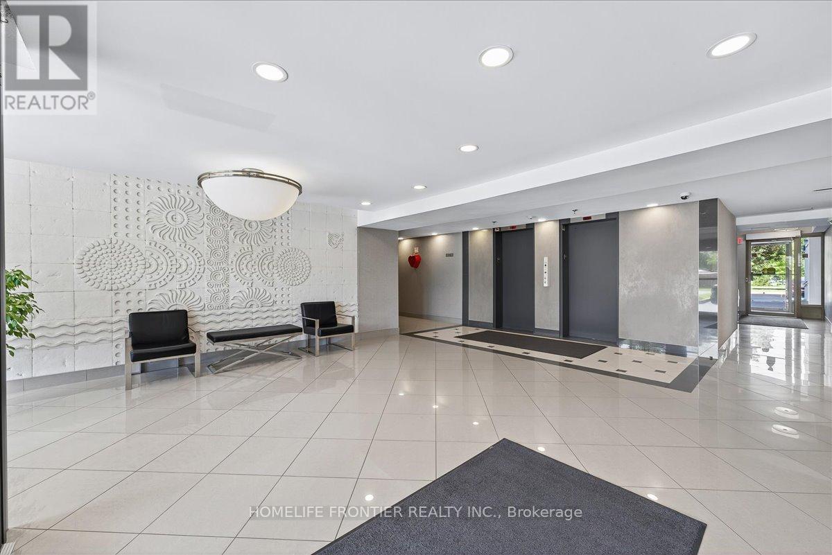 605 - 2301 Derry Road W, Mississauga, Ontario  L5N 2R4 - Photo 6 - W12630428