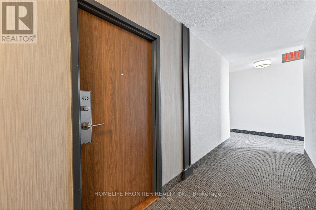 605 - 2301 Derry Road W, Mississauga, Ontario  L5N 2R4 - Photo 8 - W12630428