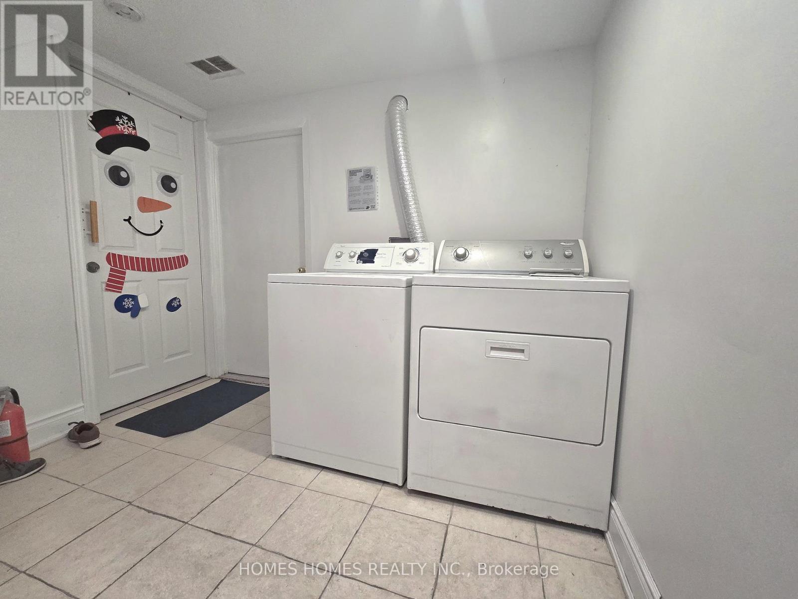 65 Elnathan Crescent, Toronto, Ontario  M9L 2G2 - Photo 26 - W12630464