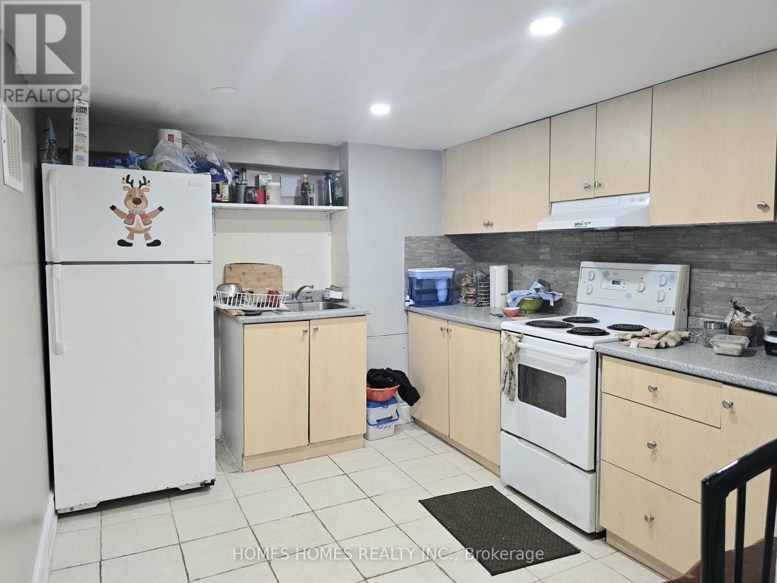 65 Elnathan Crescent, Toronto, Ontario  M9L 2G2 - Photo 29 - W12630464