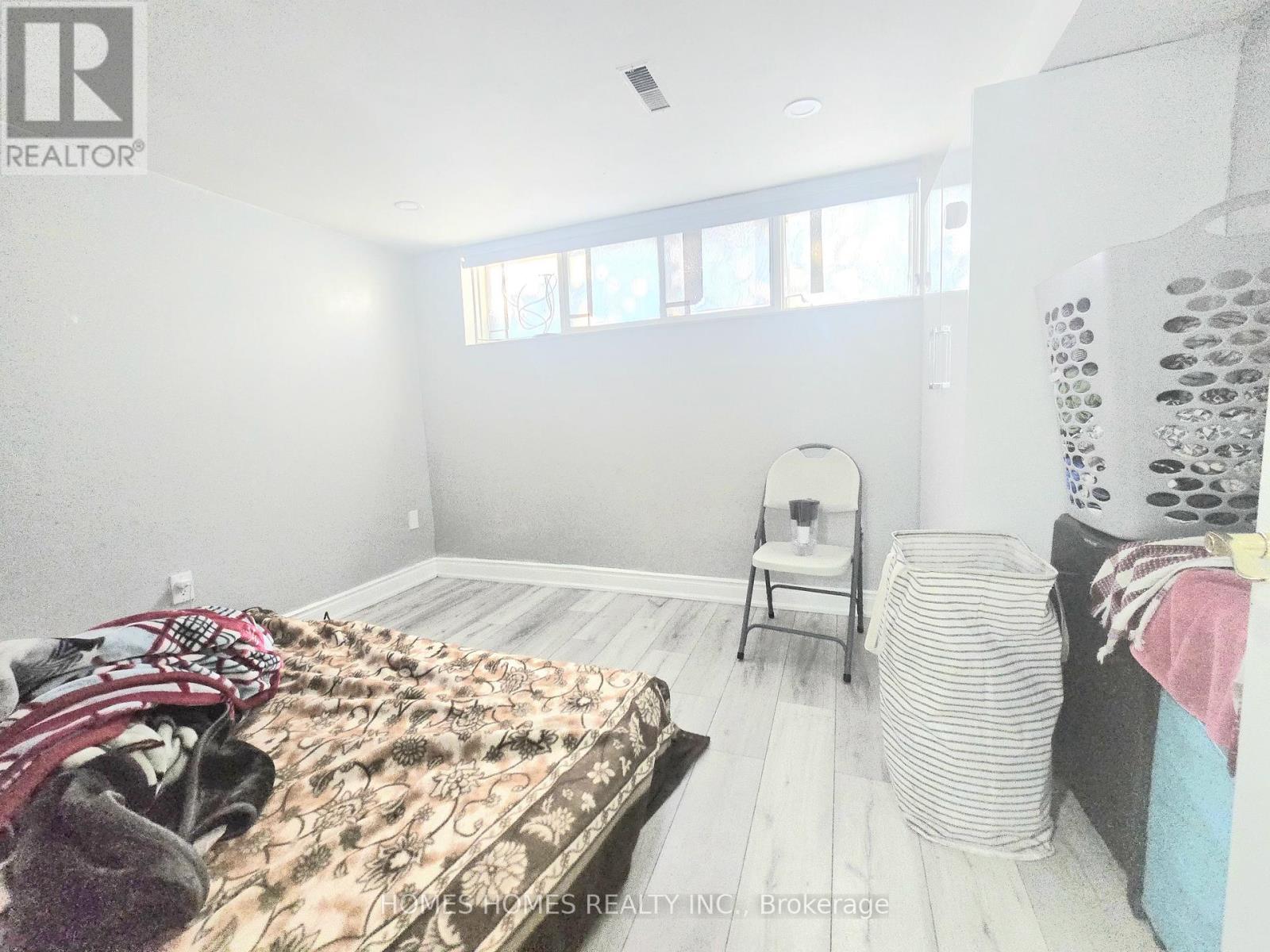 65 Elnathan Crescent, Toronto, Ontario  M9L 2G2 - Photo 31 - W12630464