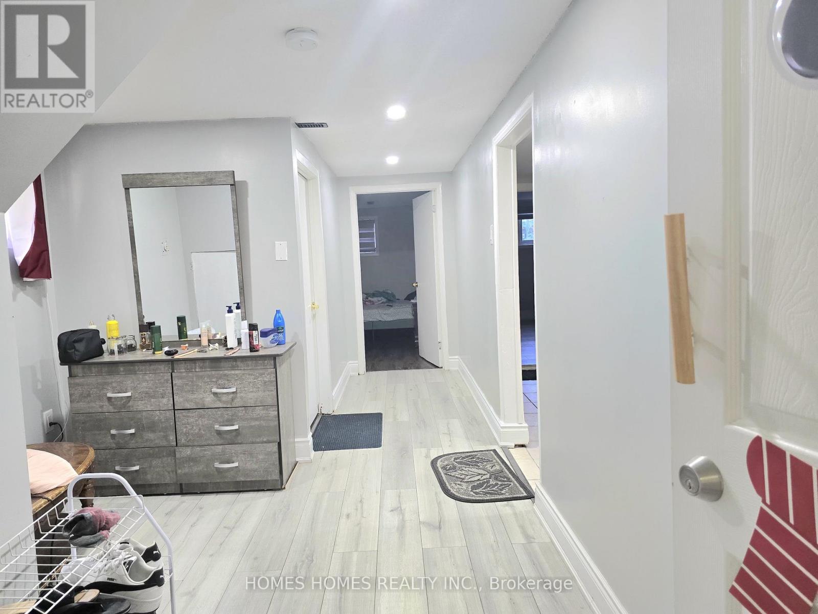 65 Elnathan Crescent, Toronto, Ontario  M9L 2G2 - Photo 32 - W12630464