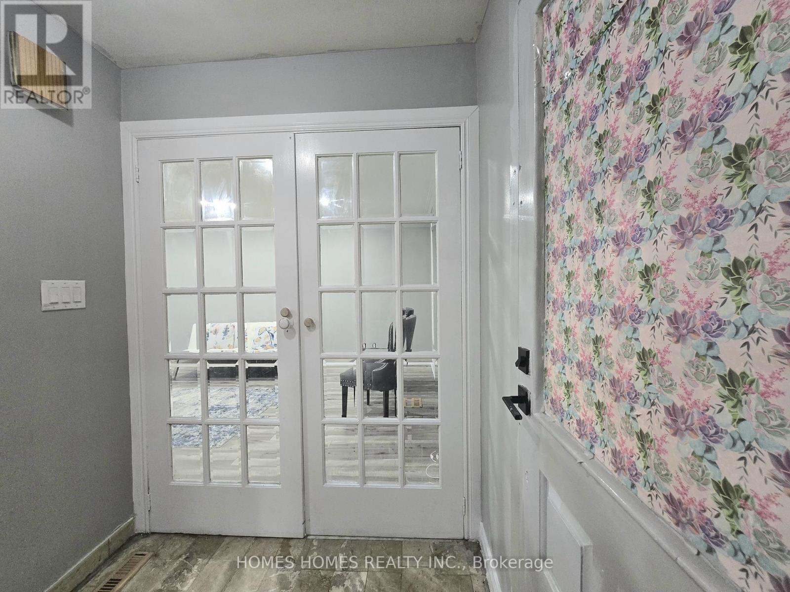 65 Elnathan Crescent, Toronto, Ontario  M9L 2G2 - Photo 4 - W12630464