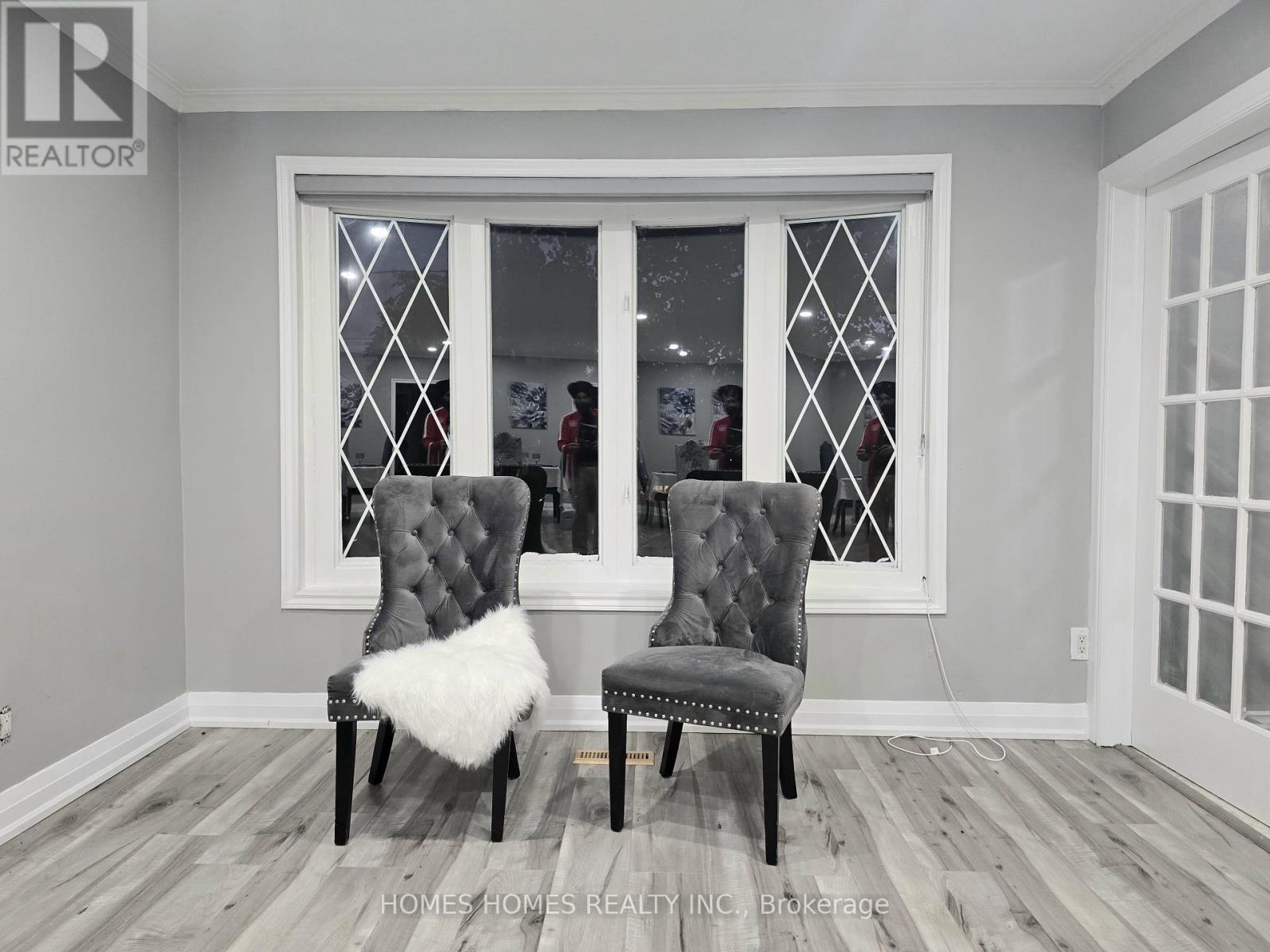 65 Elnathan Crescent, Toronto, Ontario  M9L 2G2 - Photo 8 - W12630464