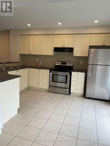 4 Caliper Road S, Brampton, Ontario  L6P 3P8 - Photo 3 - W12630516