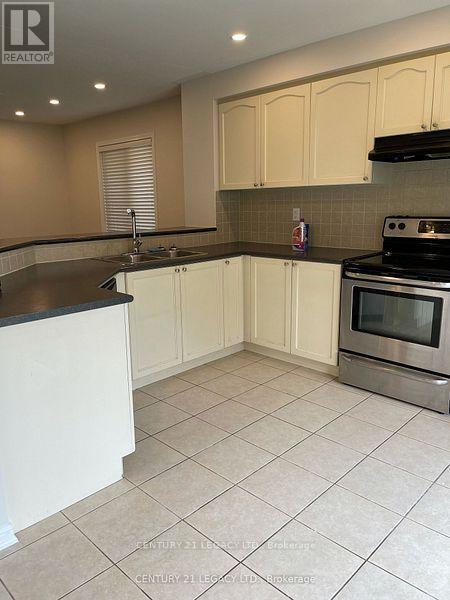 4 Caliper Road S, Brampton, Ontario  L6P 3P8 - Photo 4 - W12630516