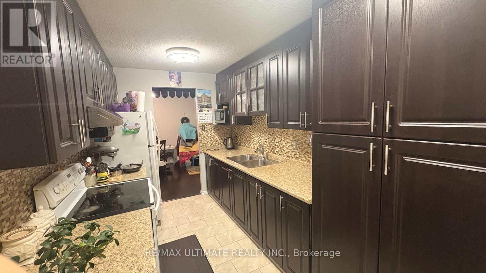 710 - 15 Kensington Road, Brampton, Ontario  L6T 3W2 - Photo 10 - W12630542