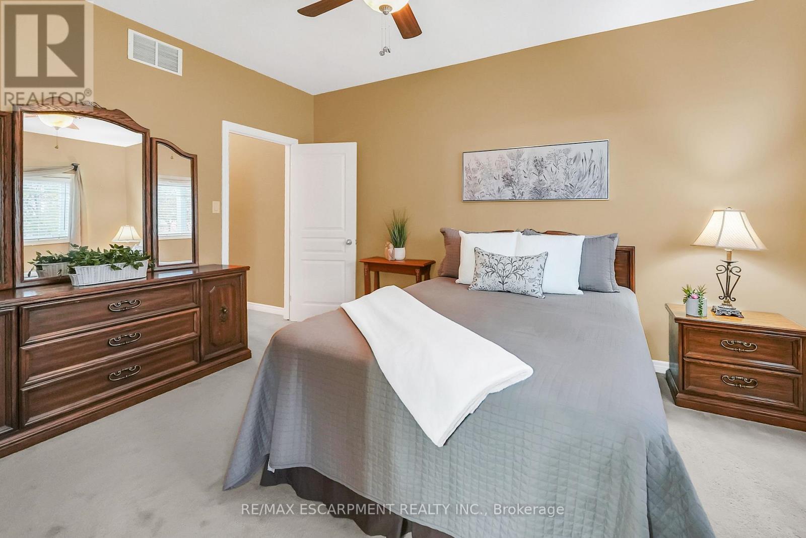 169 Central Avenue, Grimsby, Ontario  L3M 5T4 - Photo 14 - X12630422