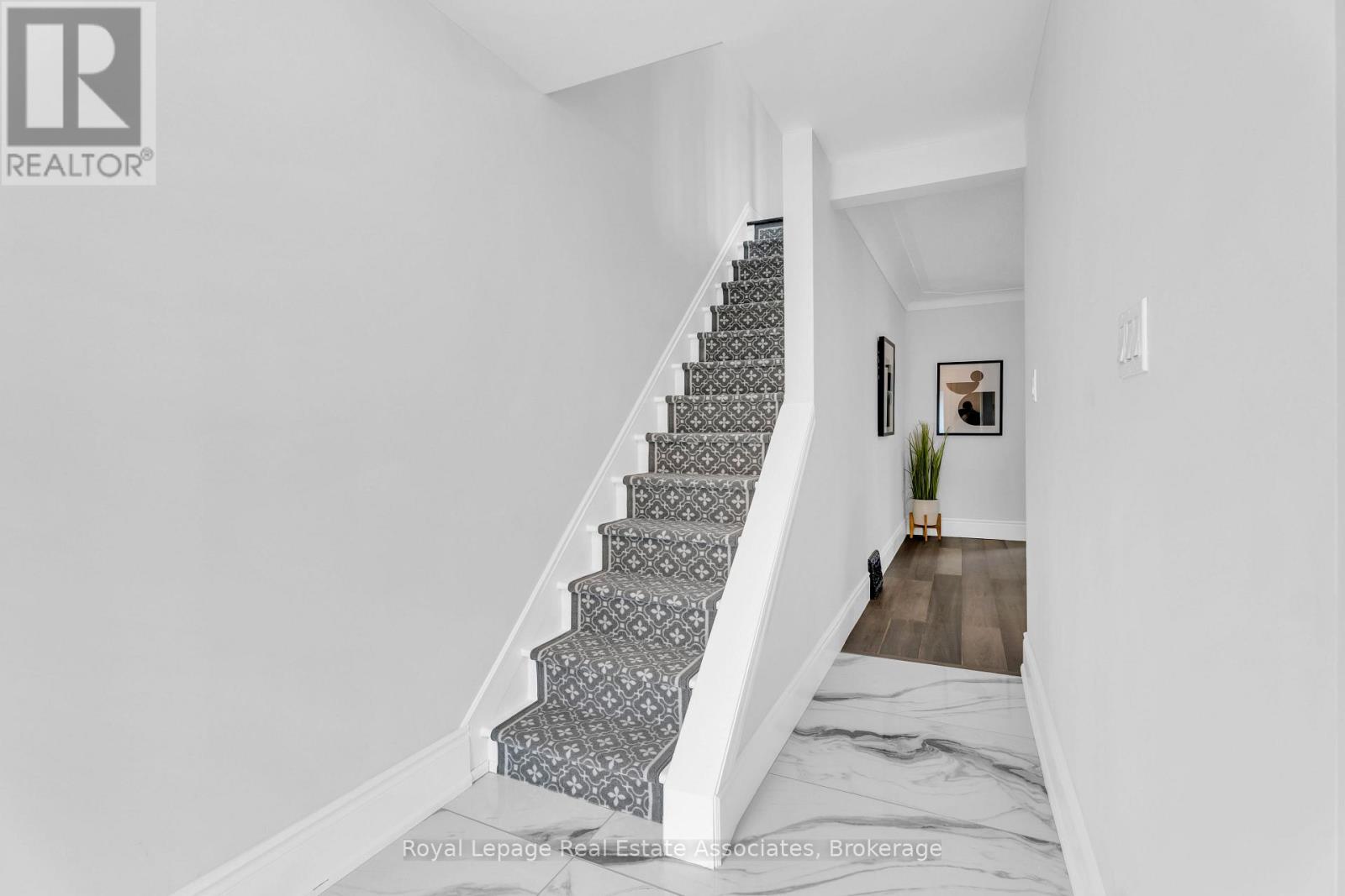 10 Gordon Street, Hamilton, Ontario  L8L 3H2 - Photo 17 - X12630512