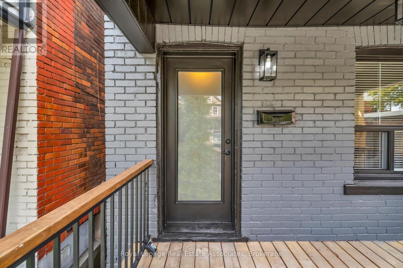 10 Gordon Street, Hamilton, Ontario  L8L 3H2 - Photo 3 - X12630512