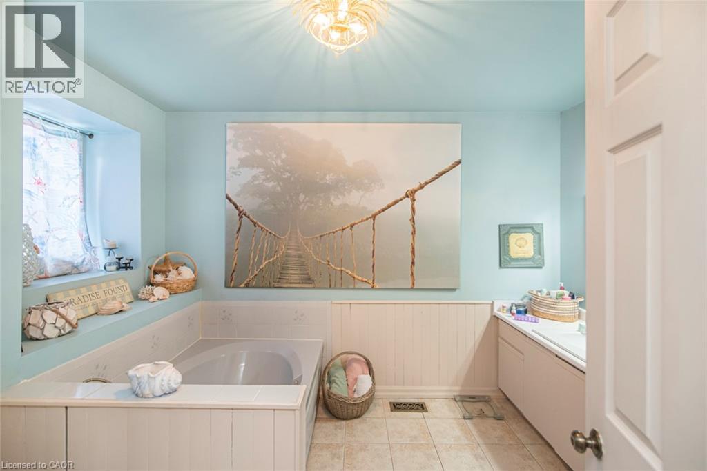 28 Perthshire Court, Hamilton, Ontario  L9B 2H1 - Photo 32 - 40792291