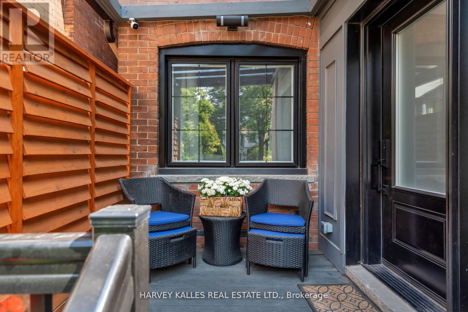 39 Standish Avenue, Toronto, Ontario  M4W 3B2 - Photo 5 - C12468701